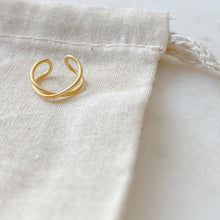 Load image into Gallery viewer, Gold Twist Ear Cuff