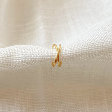 Load image into Gallery viewer, Gold Twist Ear Cuff