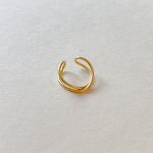 Load image into Gallery viewer, Gold Twist Ear Cuff
