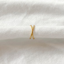 Load image into Gallery viewer, Gold Twist Ear Cuff