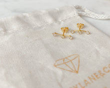 Load image into Gallery viewer, Gold Twinkle Bar Ear Climber