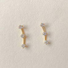 Load image into Gallery viewer, Gold Twinkle Bar Ear Climber