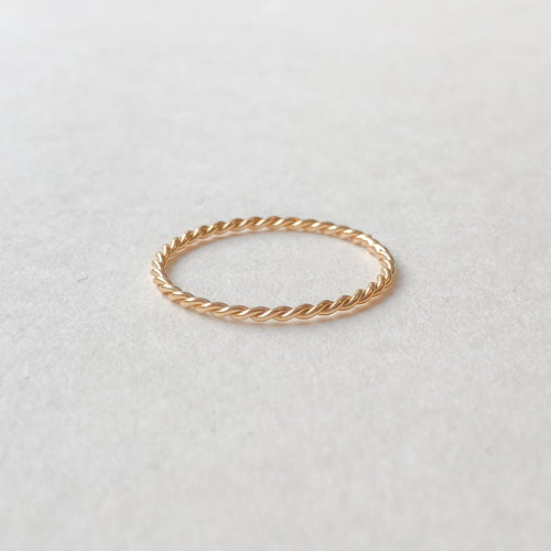 Fine rope ring in gold. 925 Sterling Silver, Gold Plated + E-coating.