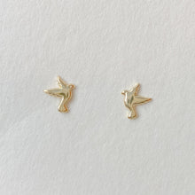 Load image into Gallery viewer, Mini bird gold stud earrings
