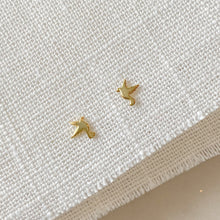 Load image into Gallery viewer, Mini bird gold stud earrings
