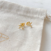 Load image into Gallery viewer, Mini bird gold stud earrings
